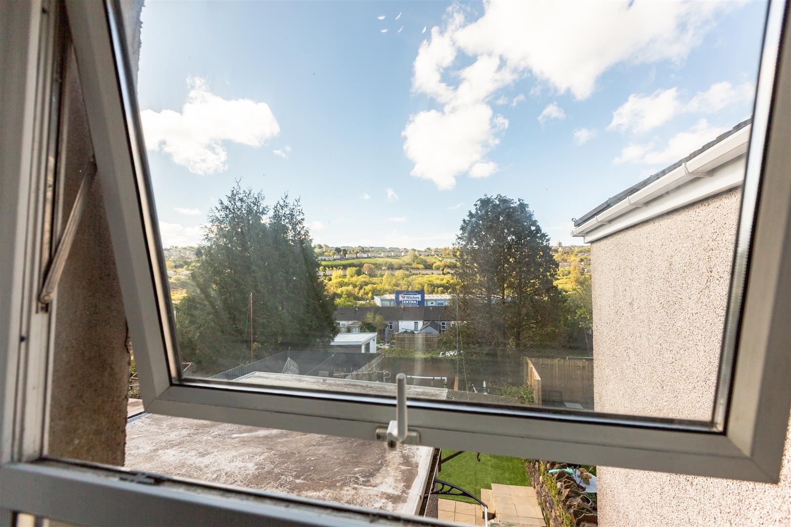 Middle Road, Cwmbwrla, Swansea, SA5 8HE